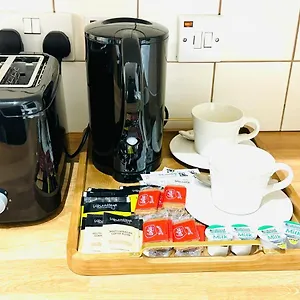 https://premium-studio-flat-02-near-tower-bridge.brighton-hotels-england.com